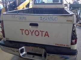 1995 TOYOTA TACOMA WHITE STD CAB 3.4 MT 2WD.  Z24860